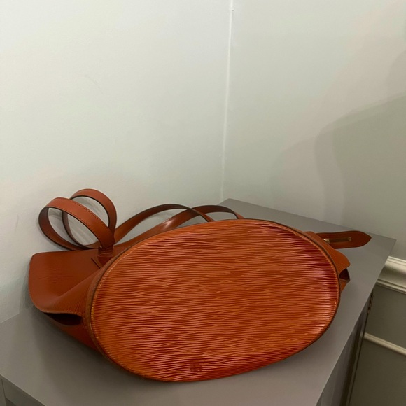 LV Saint Jacques Epi - Picture 3 of 6